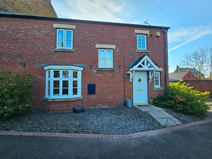 3 Bedroom Semi-Detached House For Sale In Banbury, Oxfordshire, OX16