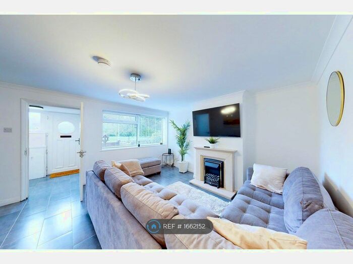 3 Bedroom Terraced House To Rent In Ranworth Walk, Bedford, MK40