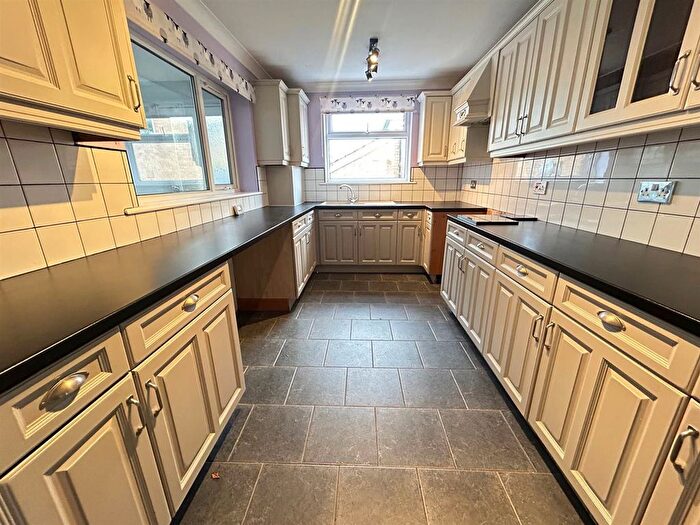 5 Bedroom Semi-Detached House To Rent In Chantry Road, East Ayton, Scarborough, YO13