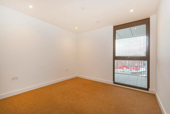 2 Bedroom Apartment To Rent In Caithnness Walk, Croydon, CR0