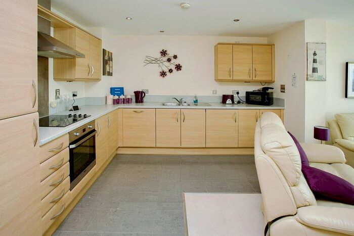2 Bedroom Flat For Sale In Rope Quays, Gosport, PO12