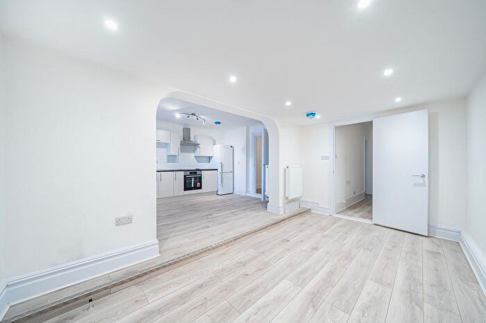 2 Bedroom Flat To Rent In Burrage Road, London, SE18