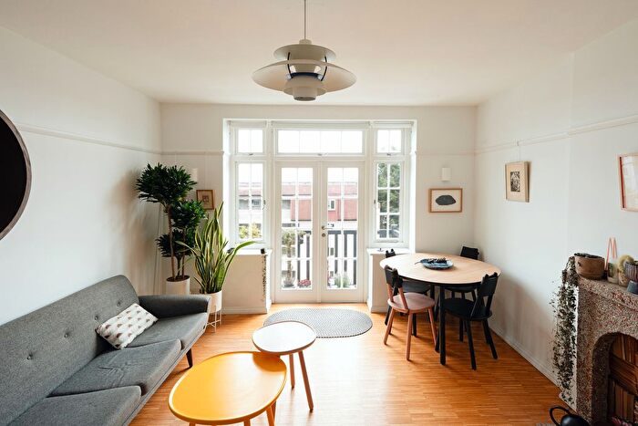 2 Bedroom Flat For Sale In Makepeace Mansions, London, N6