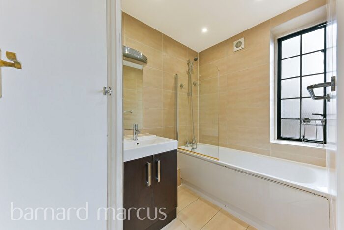 2 Bedroom Flat To Rent In Manor Fields, London, SW15