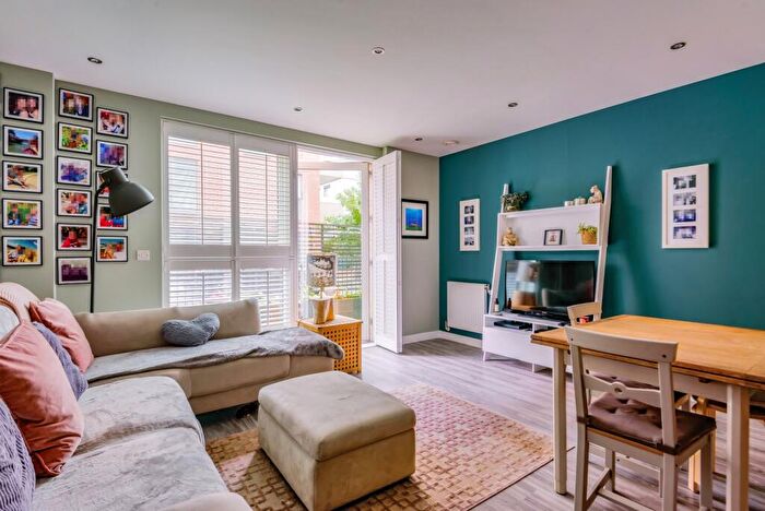 1 Bedroom Apartment For Sale In Sam King Walk, London, SE5