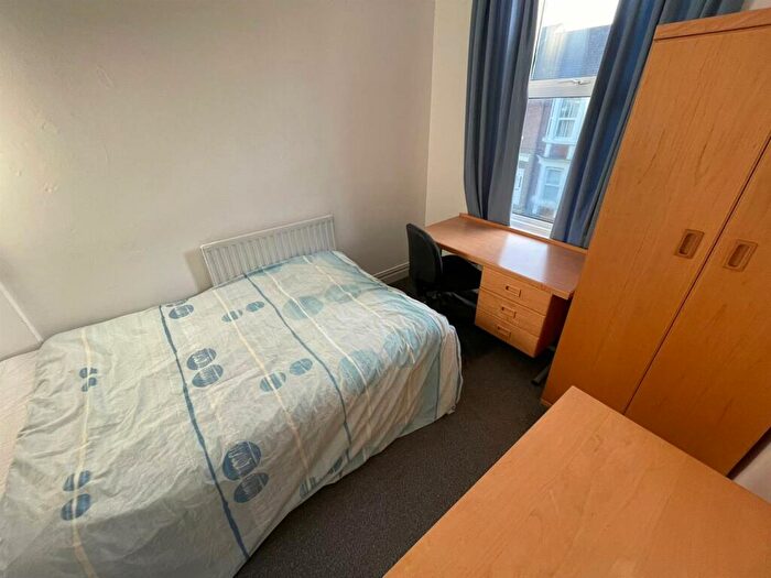 5 Bedroom Maisonette To Rent In Amble Grove, Sandyford, NE2