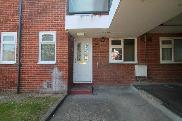 2 Bedroom Flat To Rent In Norwood Gardens, Hayes, UB4