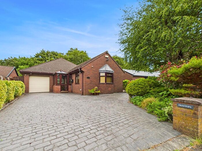 3 Bedroom Detached House For Sale In Kearsley Avenue, Hawarden, CH5