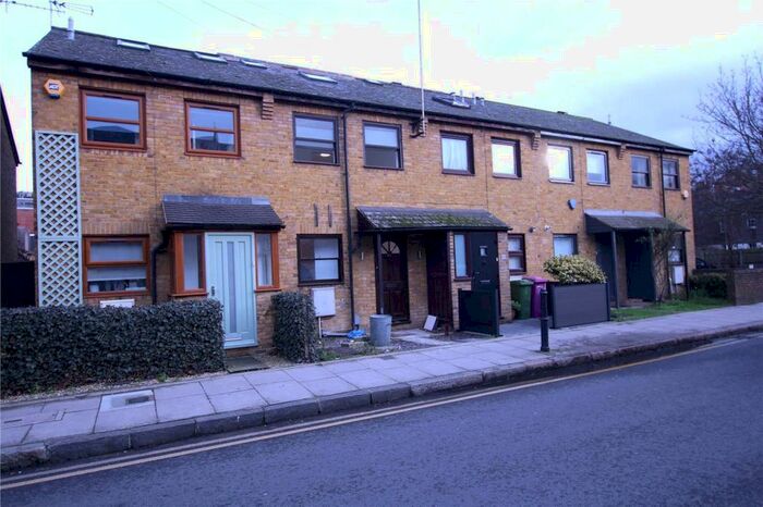 4 Bedroom Semi-Detached House To Rent In Deal Street, London, E1