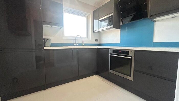 2 Bedroom Apartment To Rent In Norcot Road, Tilehurst, Reading, Berkshire, RG30