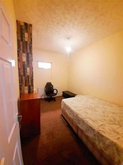 2 Bedroom Flat To Rent In Moston Lane, Manchester, M40