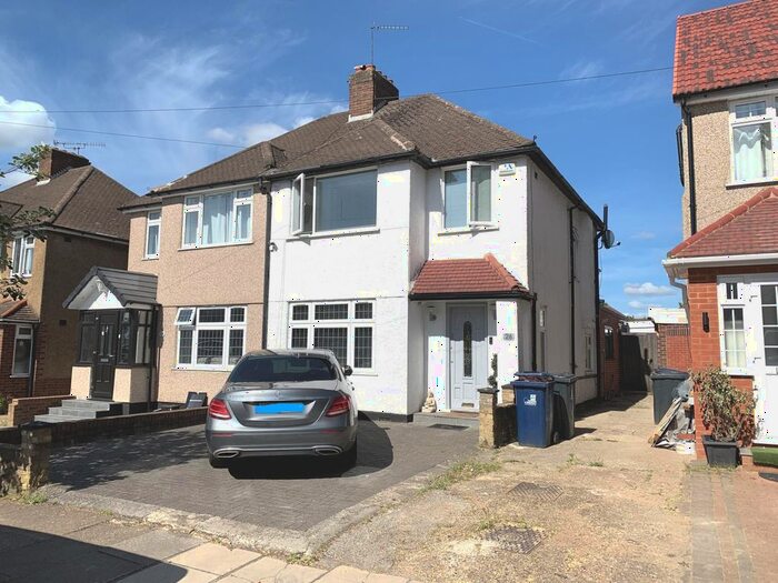4 Bedroom Semi-Detached House To Rent In Danemead Grove, Northolt, UB5