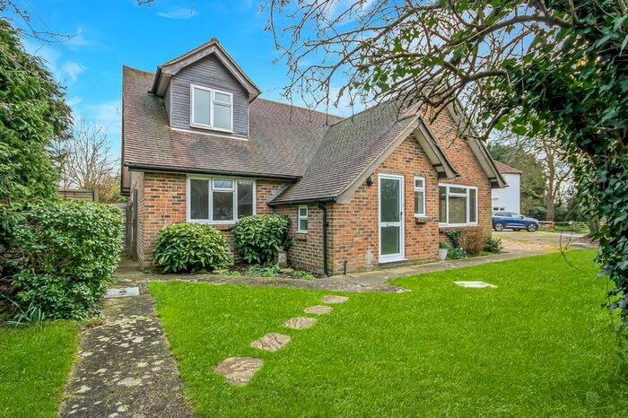 3 Bedroom Detached Bungalow To Rent In Chestnuts, Runcton PO20