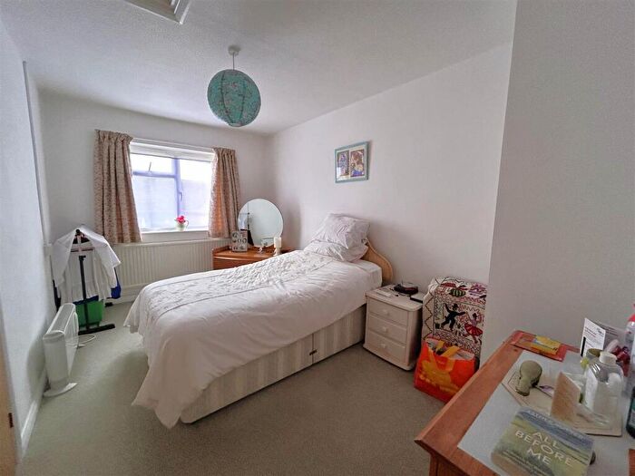 1 Bedroom Apartment For Sale In Chardsmead Court, Bridport, Dorset, DT6