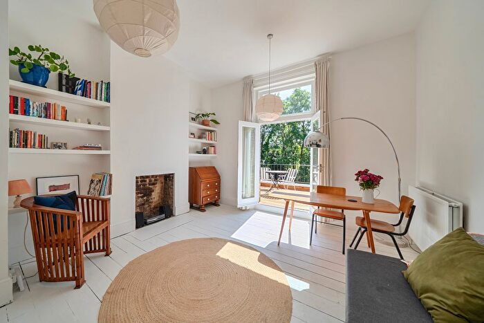 1 Bedroom Flat For Sale In Tollington Park, London, N4