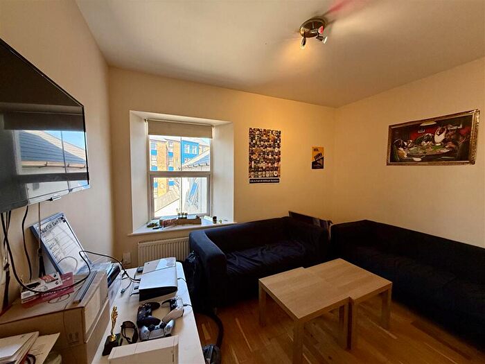 7 Bedroom Flat To Rent In Richmond Road, Cardiff, CF24