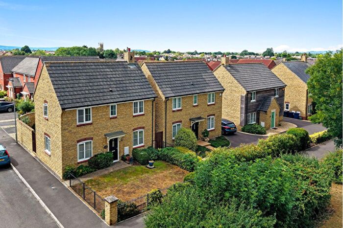 3 Bedroom Detached House For Sale In Sanderling Way, Bishops Cleeve, Cheltenham, GL52