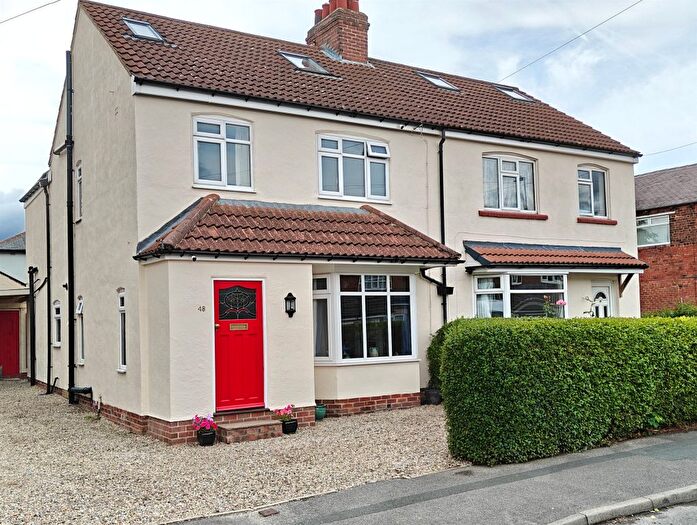 4 Bedroom Semi-Detached House For Sale In Wharfedale Avenue, Harrogate, HG2