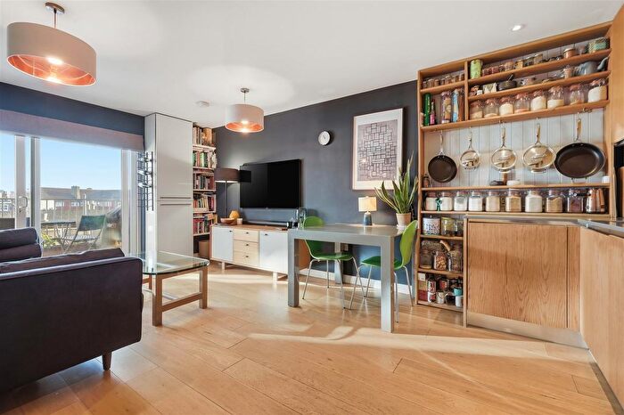 2 Bedroom Flat For Sale In Cresset Road, Hackney, E9