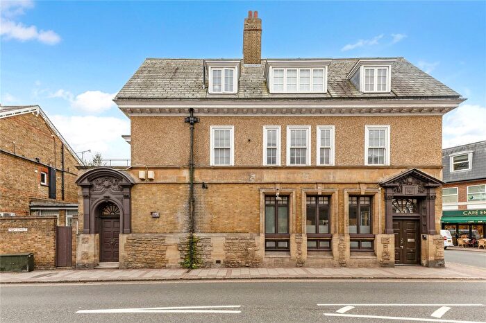 2 Bedroom Flat To Rent In High Street, Weybridge, KT13