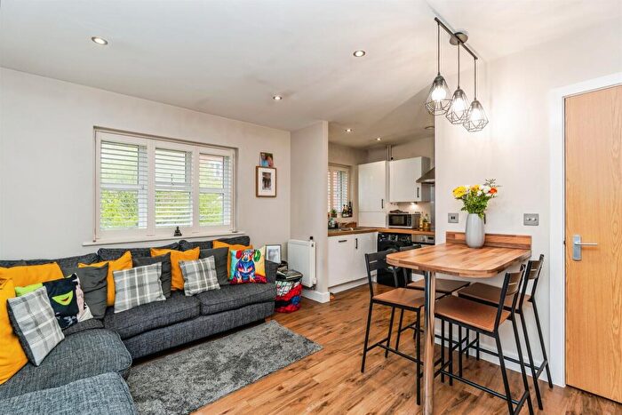 2 Bedroom Flat For Sale In The Mallards, Totton, Southampton, SO40