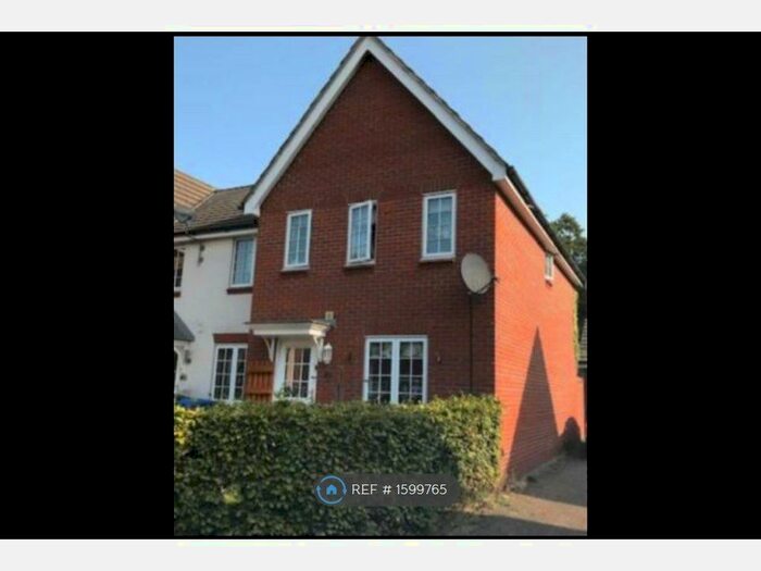 3 Bedroom Semi-Detached House To Rent In Atkinson Close, Norwich, NR5