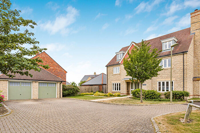 5 Bedroom Detached House For Sale In Brind Close, Steventon, OX13