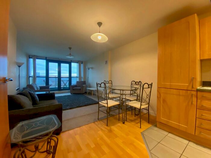 2 Bedroom Flat To Rent In Queens Court, Queens Gardens, Hull, East Yorkshire, HU1