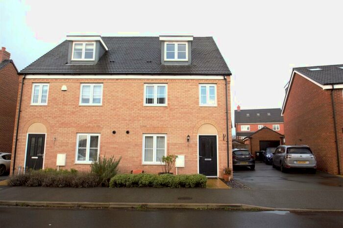 4 Bedroom Town House To Rent In Churchill Drive, Flitwick, Bedford, MK45