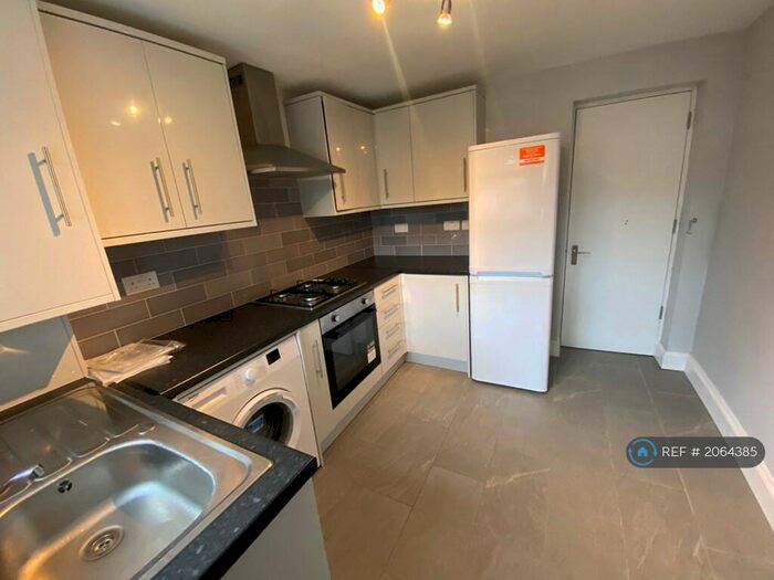 2 Bedroom Flat To Rent In Cheshire Road, London, N22