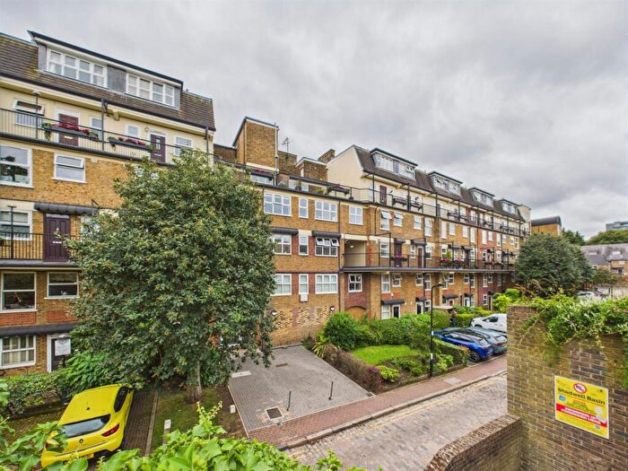 2 Bedroom Maisonette To Rent In Riverside Mansions, Milk Yard, Wapping, E1W
