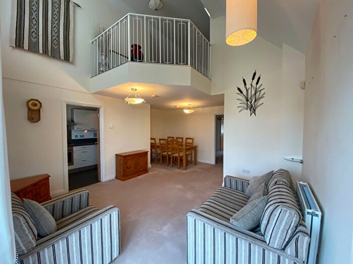 2 Bedroom Flat For Sale In Queen Street, West Malling, ME19