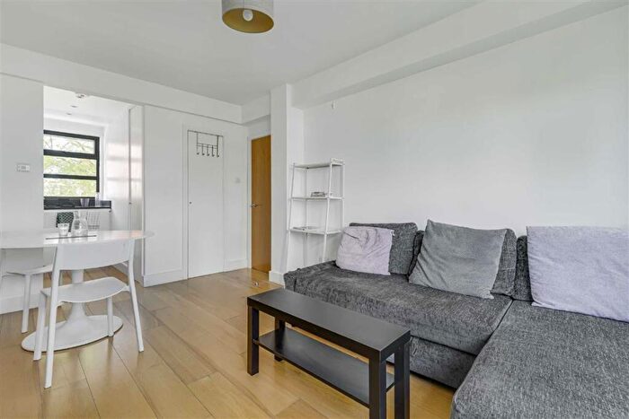 2 Bedroom Flat For Sale In Turner Street, Whitechapel, E1