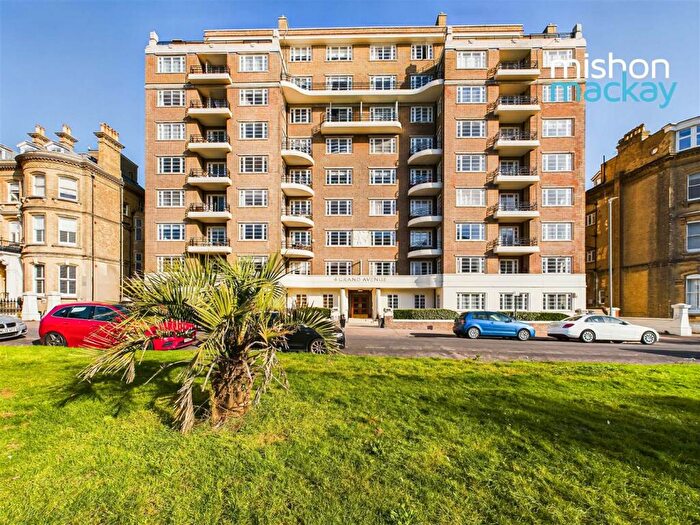 Flat To Rent In Grand Avenue, Hove, East Sussex, BN3