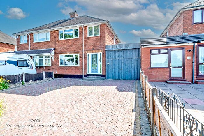 3 Bedroom Semi-Detached House For Sale In Barnetts Lane, Walsall, WS8