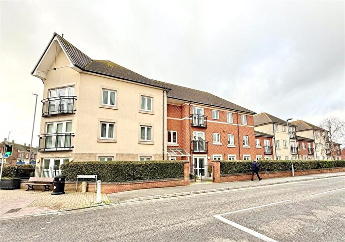 2 Bedroom Apartment For Sale In Lymington Road, Highcliffe On Sea, Christchurch, BH23
