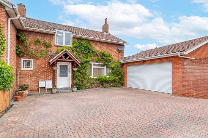 3 Bedroom Semi-Detached House For Sale In Mill Close, Hitchin, SG4