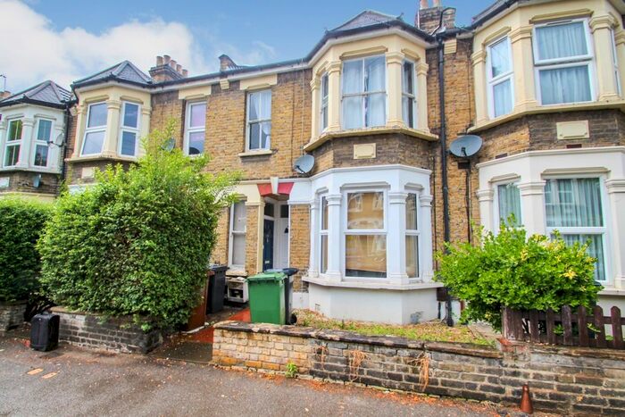 2 Bedroom Flat To Rent In Twickenham Road, Leytonstone, London, E11