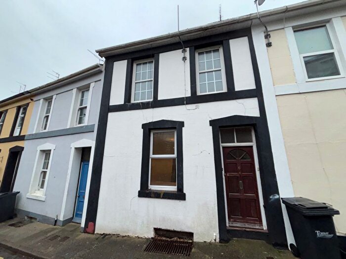 2 Bedroom Flat To Rent In Brunswick Terrace, Torquay, TQ1