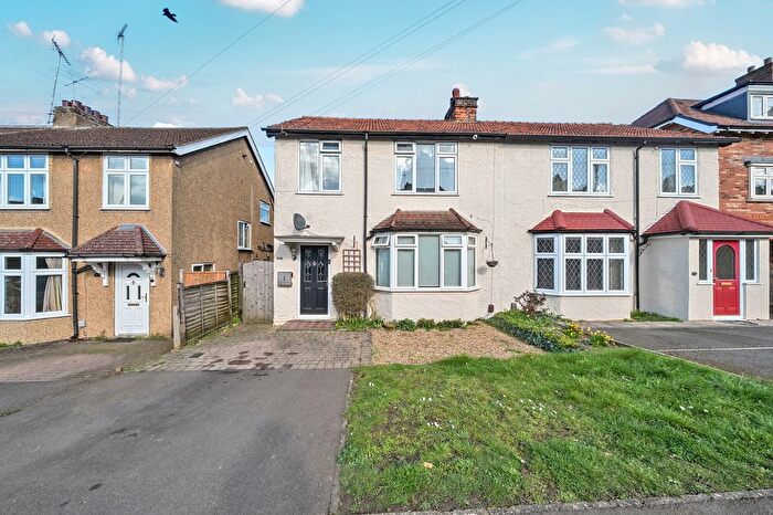 4 Bedroom Semi-Detached House For Sale In Cross Way, Harpenden, AL5