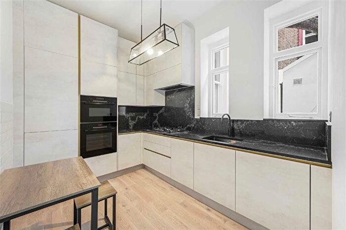 2 Bedroom Flat To Rent In Courtfield Road, South Kensington, SW7