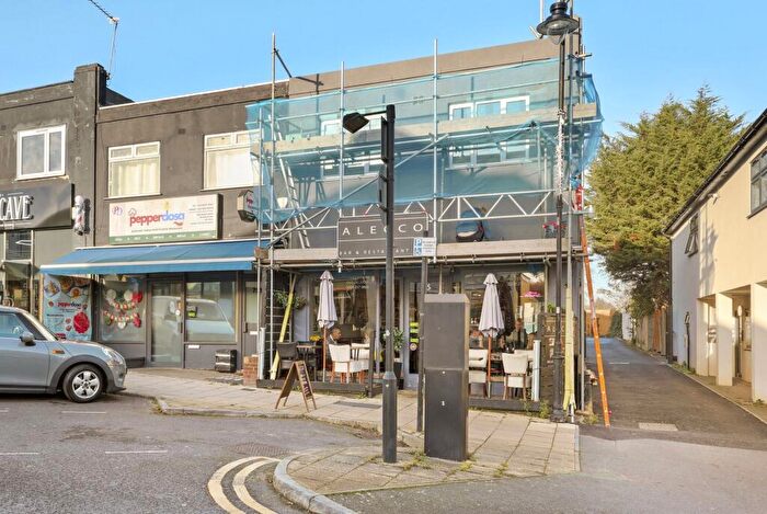 2 Bedroom Apartment To Rent In Queens Road, Buckhurst Hill, IG9