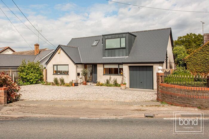 3 Bedroom Chalet For Sale In White Elm Road, Danbury, Chelmsford, CM3