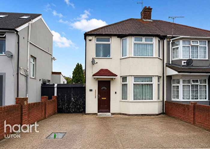 3 Bedroom Semi Detached House For Sale In Leagrave Road, Luton, LU3