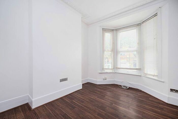 2 Bedroom Flat To Rent In Leslie Road, Leytonstone, London, E11