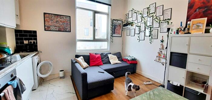 3 Bedroom Apartment To Rent In Cambridge Road, London, NW6