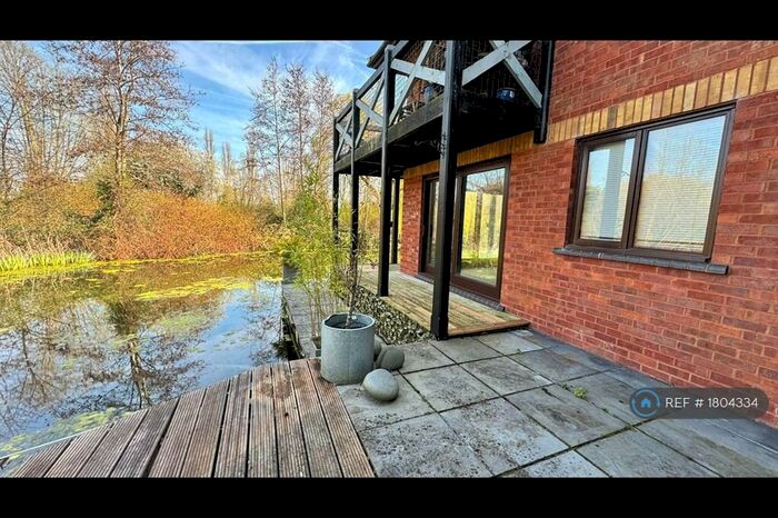 2 Bedroom Flat To Rent In Pennyland, Milton Keynes, MK15