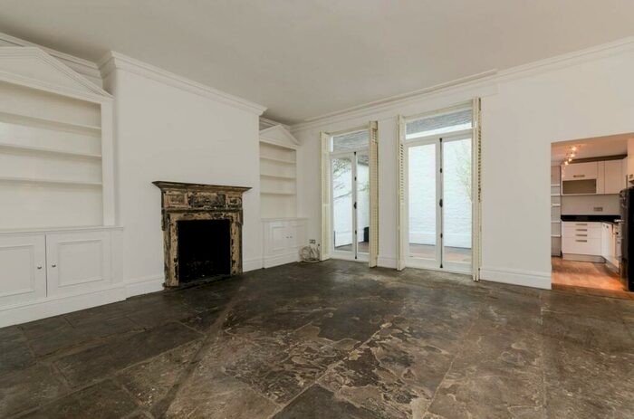 2 Bedroom Flat To Rent In Redcliffe Square, Chelsea, London, SW10