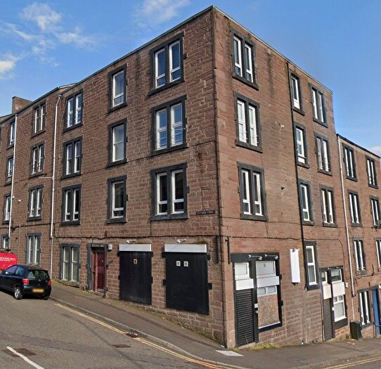 3 Bedroom Flat To Rent In Pitfour Street, Dundee, DD2