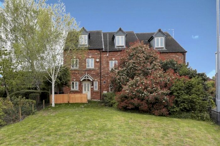 3 Bedroom Property To Rent In Maple Leaf Gardens, Worksop, S80